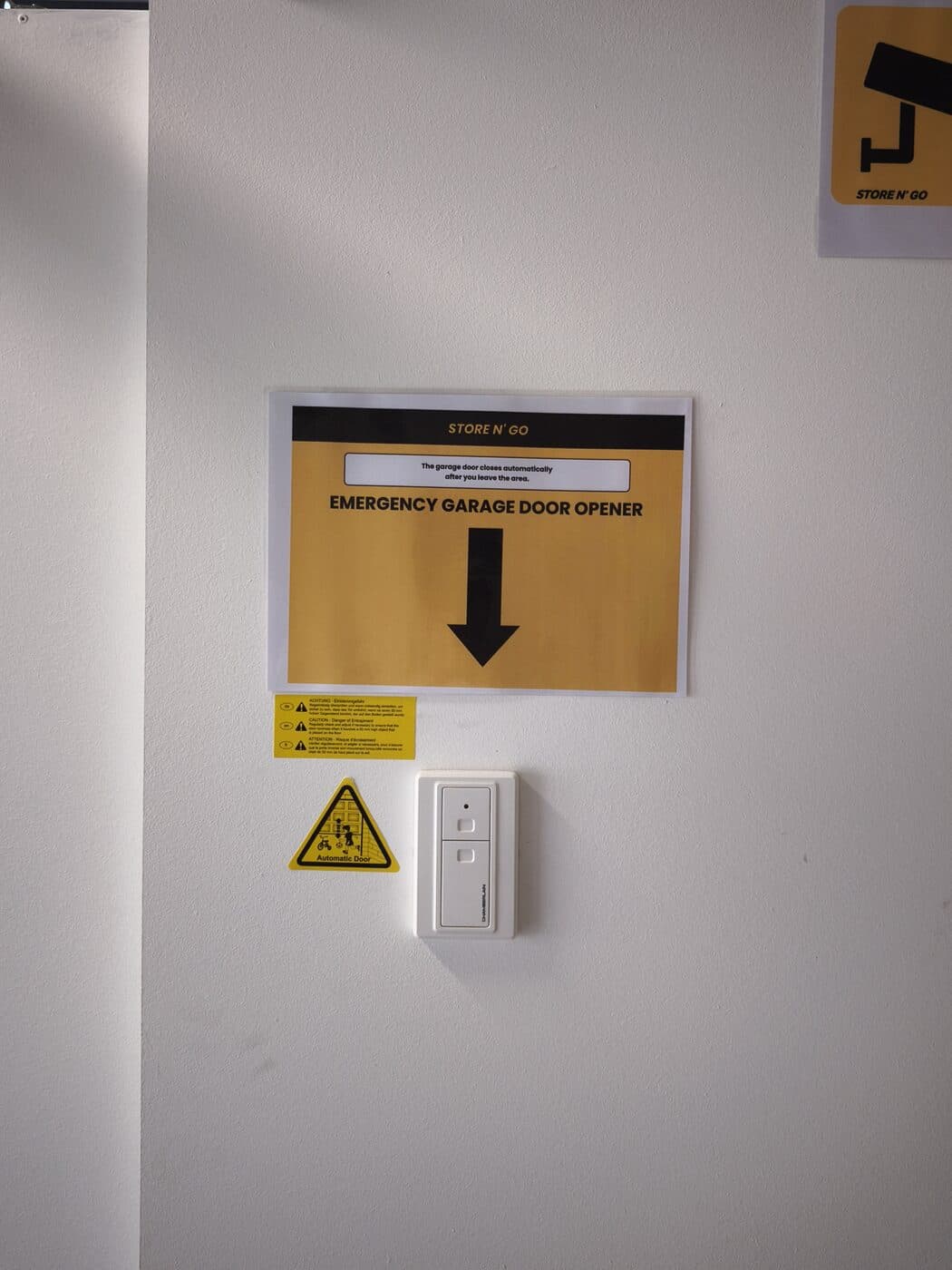 The emergency opener inside: from within, the door always opens — no code needed.